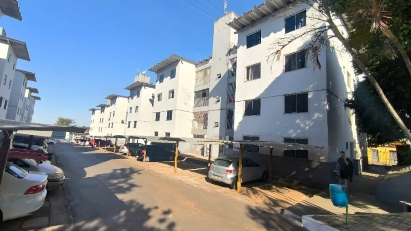 HENRIQUE: 9 8 1 9 8-4 2 4 0 (whatsapp) Apartamento Térreo na Rua 38, Residencial...