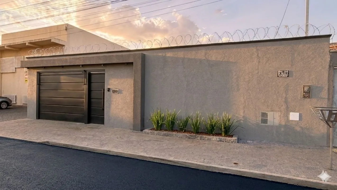 Casa sozinha no lote 180m² construído Próximo ao shopping GaraveloAceita financi...