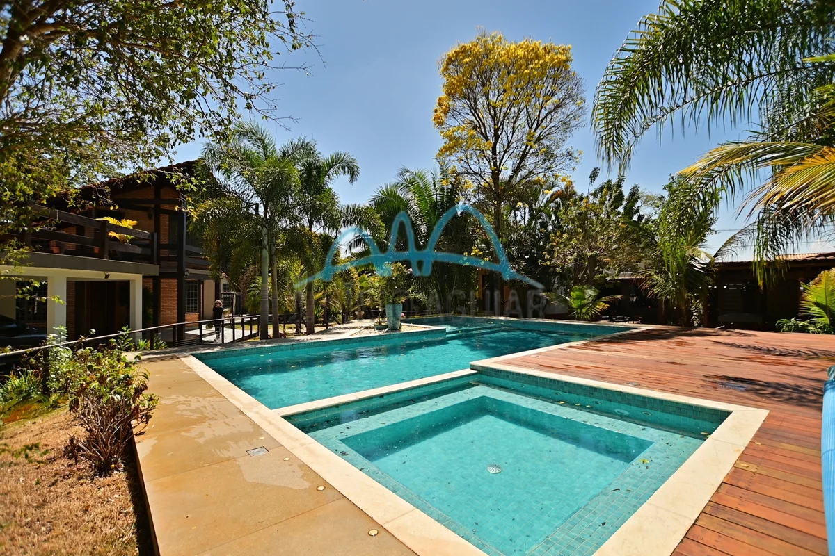 CASA EXCLUSIVA NO PARK WAY | 2.500 m² | PISCINA AQUECIDA | 3 SUÍTESUm refúgio pa...