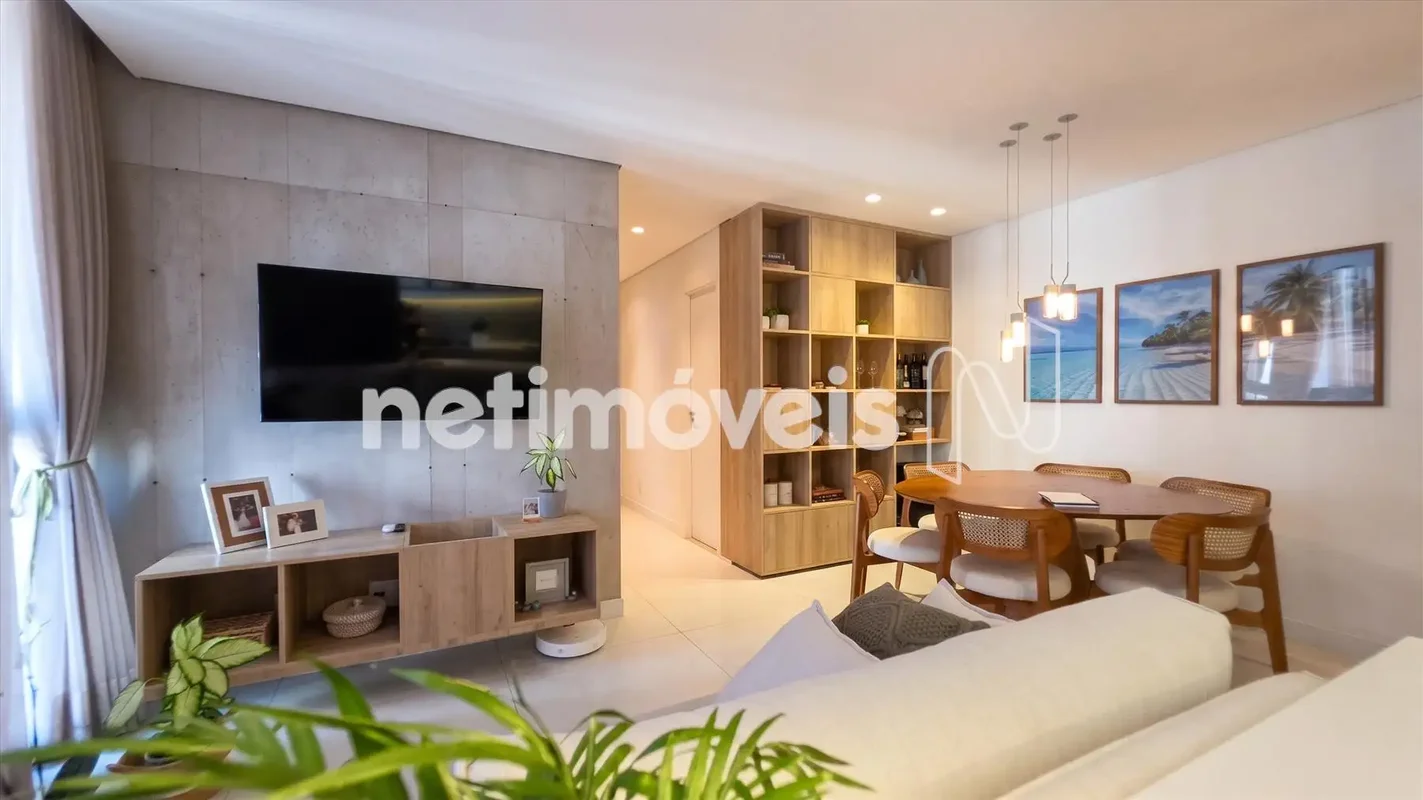 Apartamento totalmente reformado, com projeto assinado por arquiteto, em uma apr...