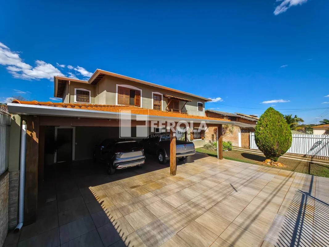CASA ALTO PADRÃO NO LAGO NORTE — SHIN QL 02 - EXCELENTE LOCALIZAÇÃO5 quartos (3 ...