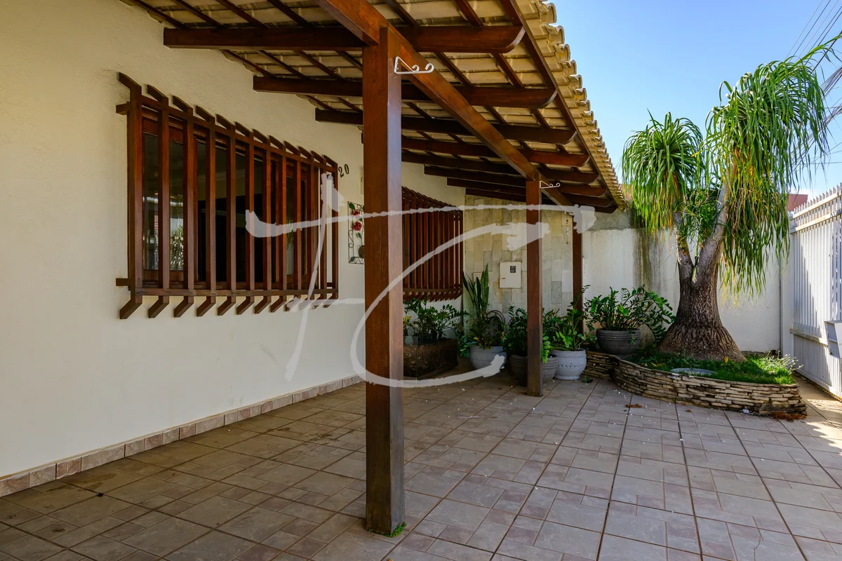 Casa térrea com projeto funcional e ambientes bem distribuídos, proporcionando c...