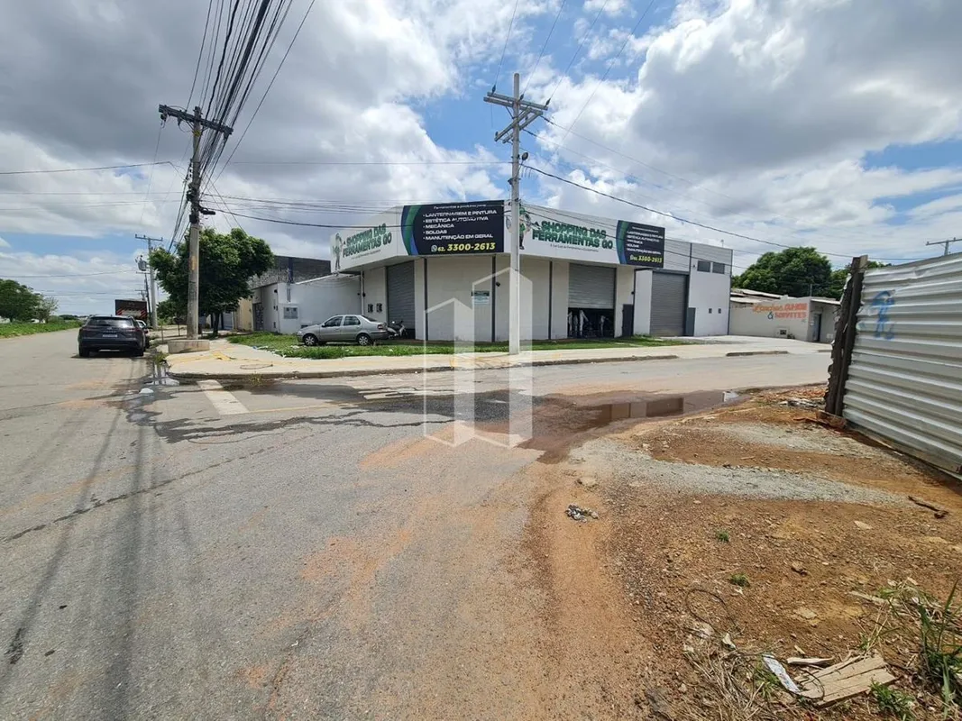 Galpão com 2 Salas comerciais no Bairro Cardoso, uma de esquina, outra contra es...