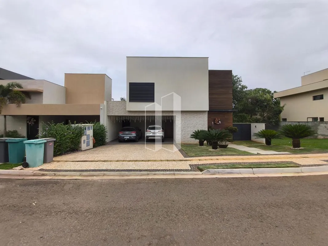 SOBRADO - PORTAL DO SOL GREEN  Terreno: 406m2 Área Construída: 260m2 PAVIMENTO I...