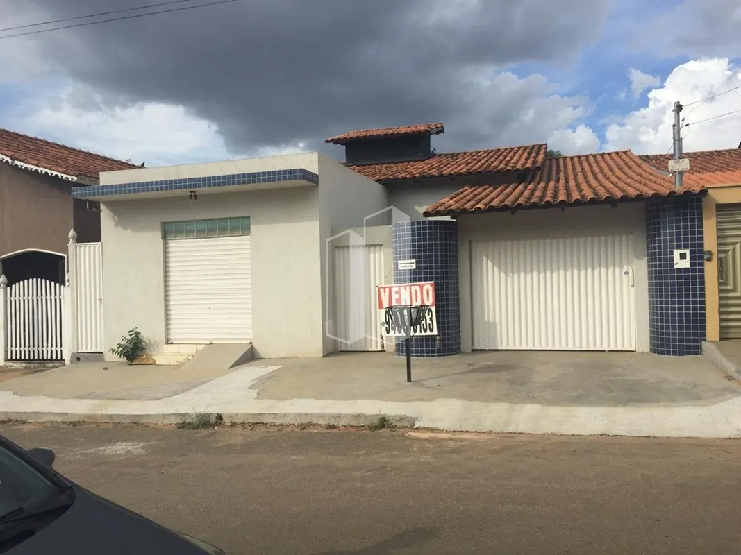 Casa + oportunidade de renda no Bairro IndependênciaMais do que uma casa, este i...