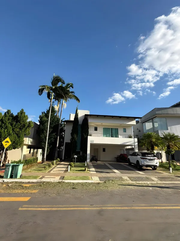 Descubra o privilÃ©gio de viver em um sobrado espetacular no Residencial Granvil...