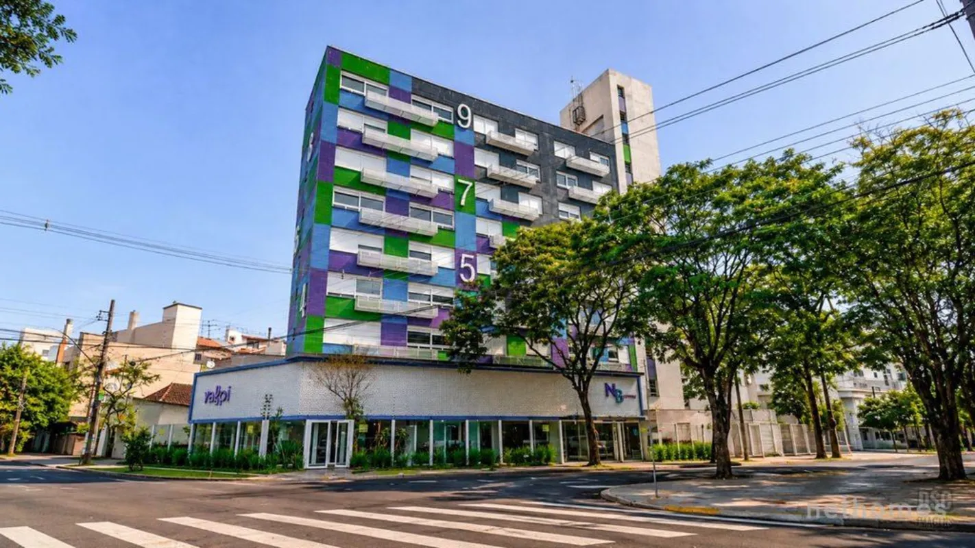 Loja comercial de esquina com arquitetura diferenciada e alto potencial de inves...