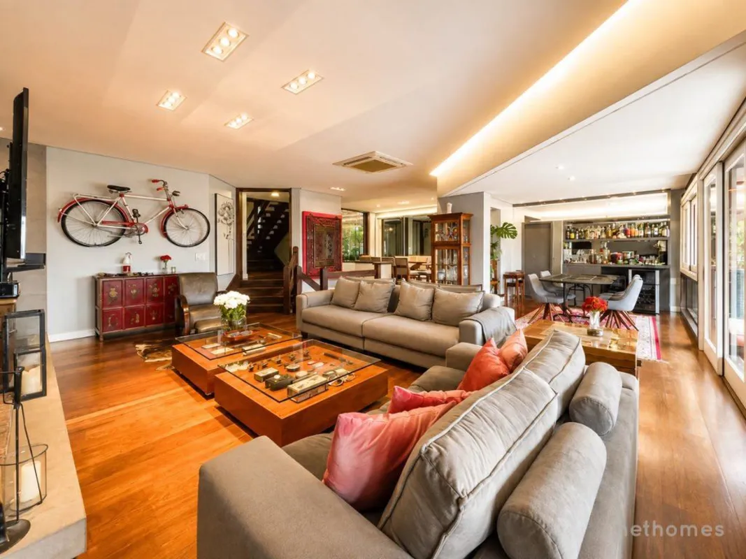 Casa em condomínio m², semimobiliada e decorada, 4 dormitórios sendo 2 suítes e ...