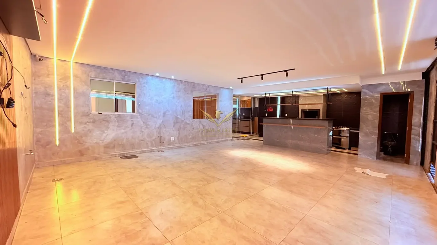  Casa incrível no início do Recanto das Emas | Quadra 102Conforto, espaço e ambi...