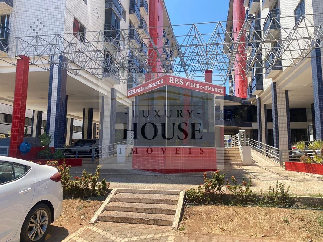 Conquiste seu novo lar na CCSW 4, no Sudoeste de Brasília. Este apartamento refo...