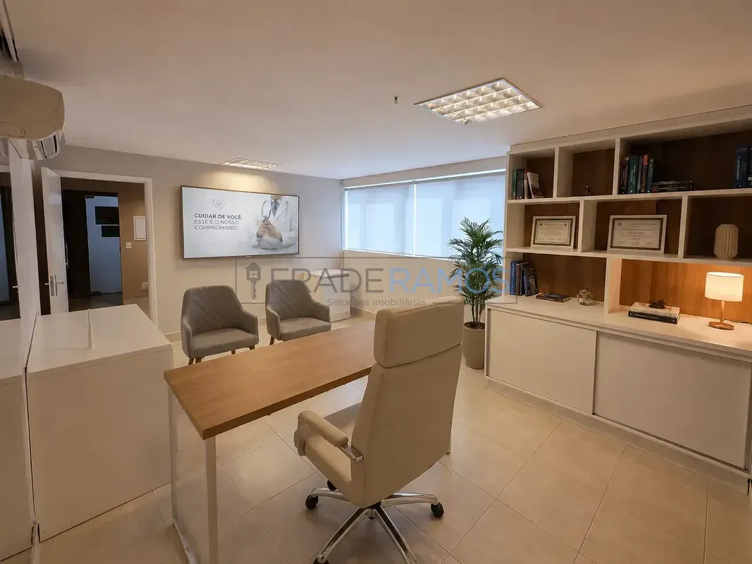 Sala Comercial à Venda na Av. 136 34m², Montada, Desocupada e com Recepção Inclu...