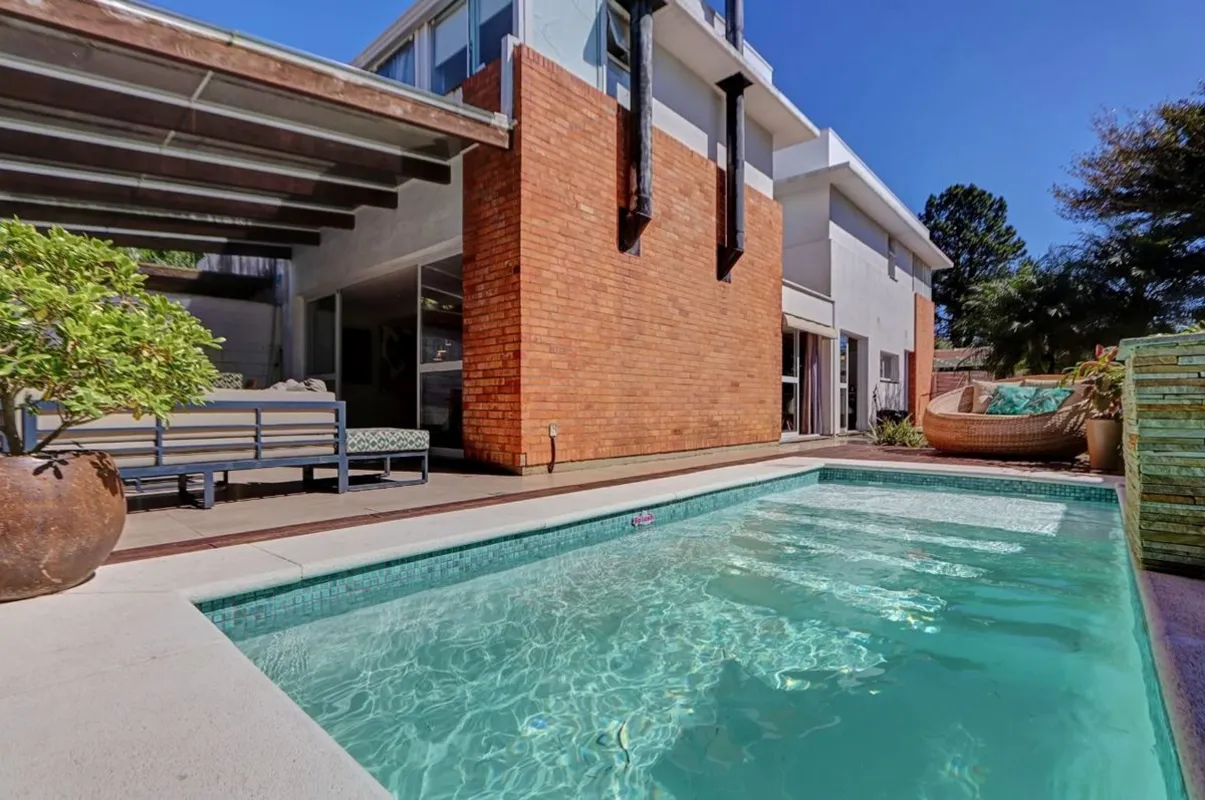 Casa Alto Padrão em Condomínio Fechado - Bairro Agronomia, Porto Alegre Excelent...