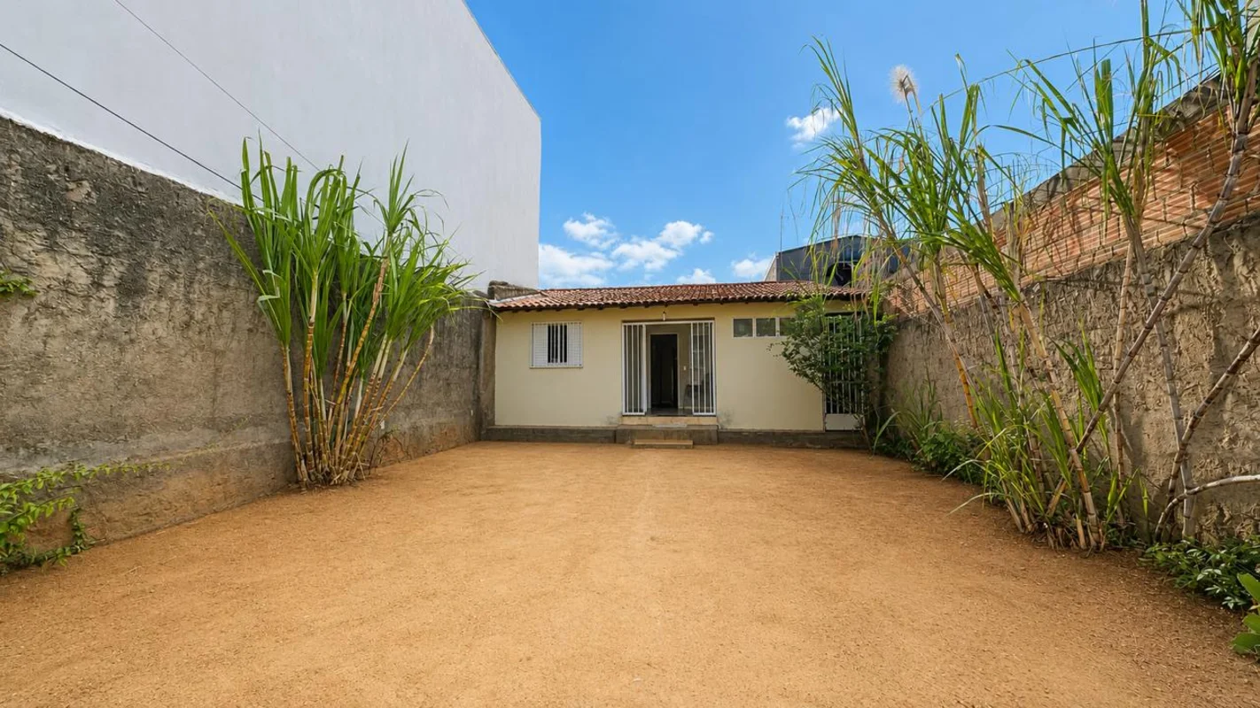 Julisce Alencar Assessoria Imobiliária vende...Casa com terreno escriturado (não...