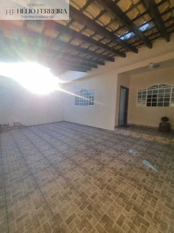 Excelente casa na quadra 22 do Setor Leste, com: - 3 quartos sendo um suite com ...
