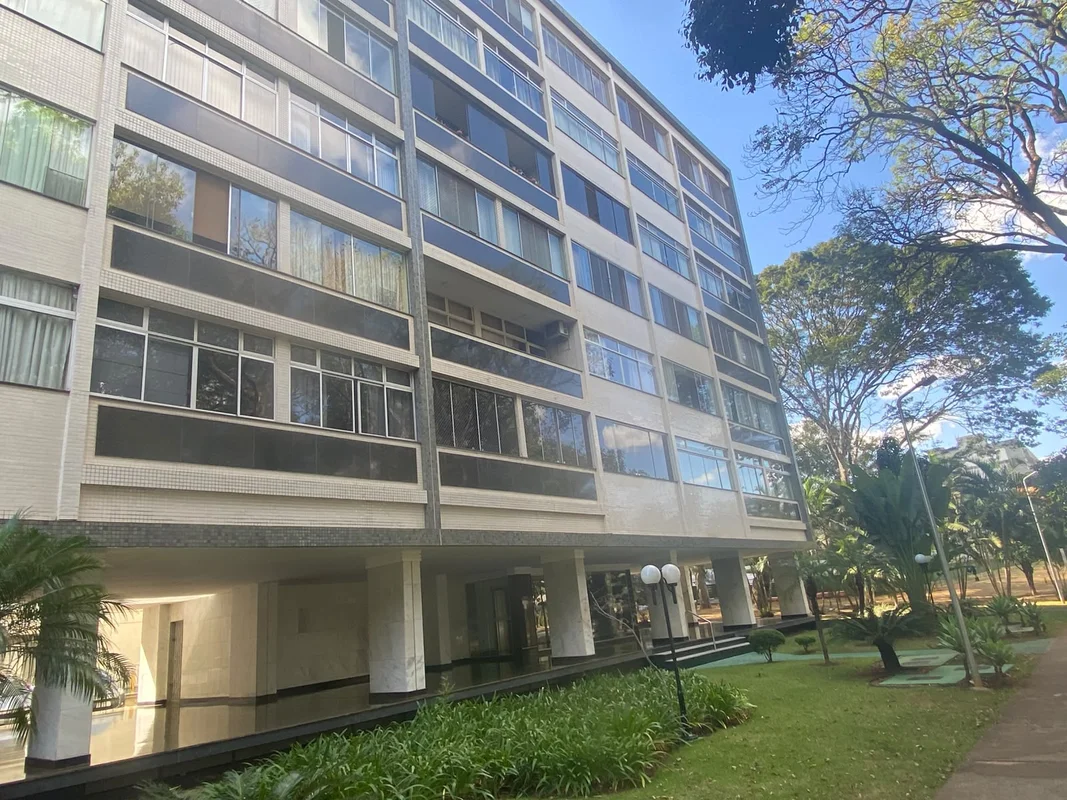 Asa sul – Sqs 211 – Apartamento 3 Quartos.3 quartos (sendo 1 suíte), banheiro so...