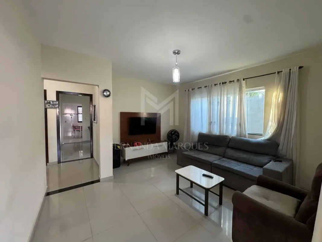 Fernanda Marques vende ótima oportunidade em Vicente Pires!Rua 04 - Excelente lo...