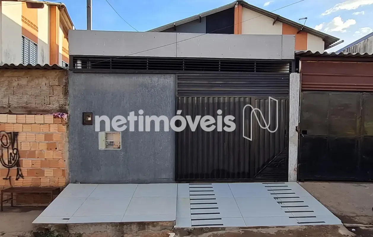 Imóvel Casa reformada com dois pavimentos, com aproximadamente 120m² e lote de 9...