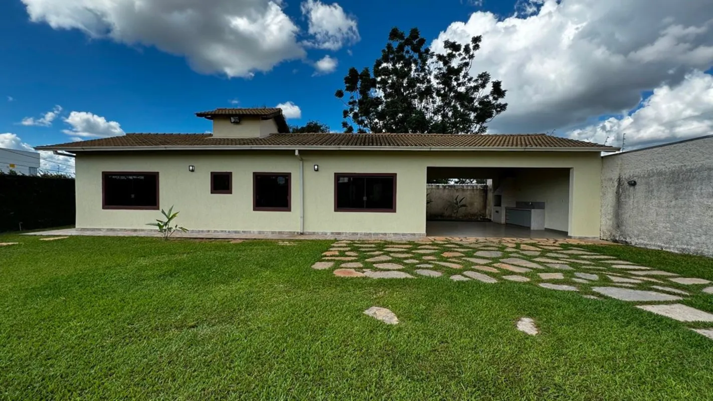 LOCALIZAÇÃO: Jardim Botânico 3 III quadra 12 interna, casa de esquina, próximo d...