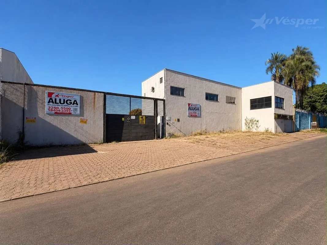 Imóvel comercial/industrial de grande porte, com excelente área de pátio para ma...