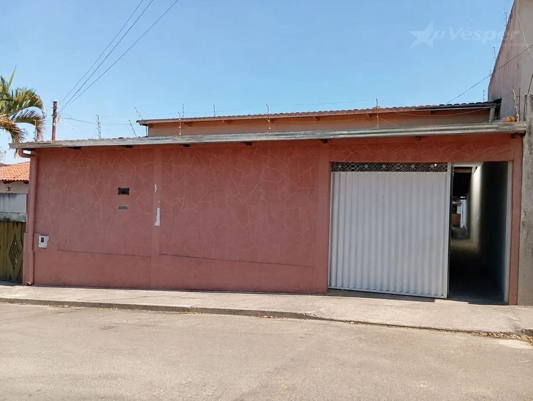 Casa à venda com 3 quartos sendo 1 suíte, com 436,00m² de área total, localizada...