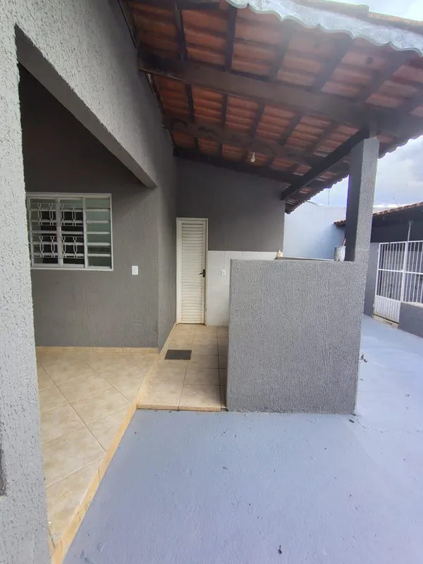 Casa Ampla com Barracão – Parque Oeste Industrial | Goiânia CASA ESPAÇOSA COM 24...