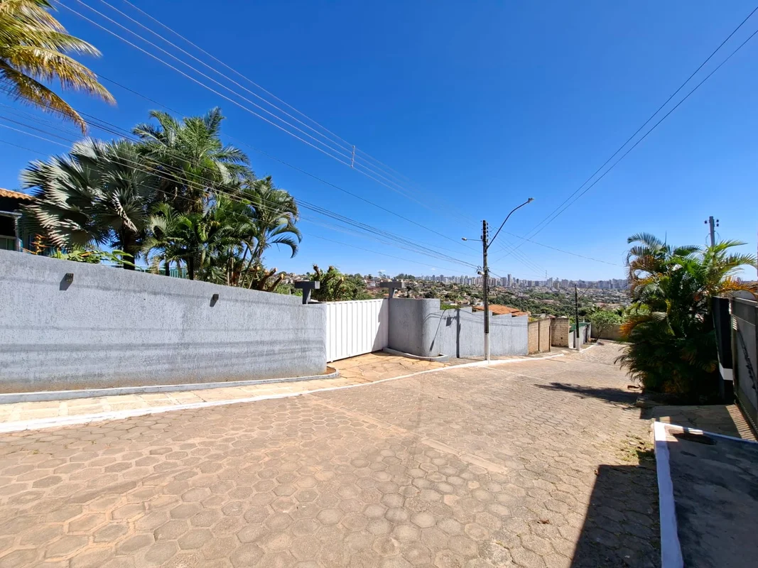 A Pacheco Imobiliária (CRECI J 6610) disponibiliza para venda um excelente lote ...