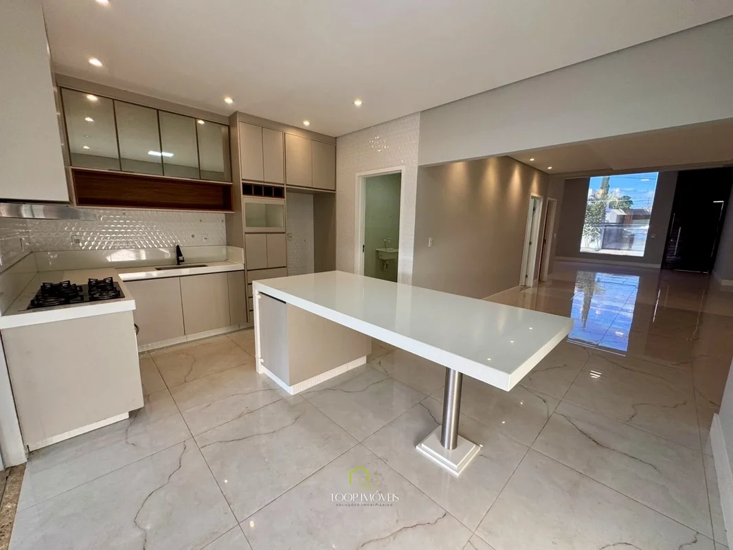 Seu novo lar com alto padrão de acabamento e pronto para financiamento!Uma resid...