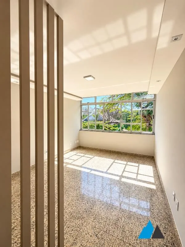 Apartamento todo reformado na SQS 404.- 3 quartos, sendo 1 suíte, piso todo em p...