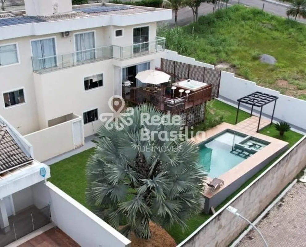 Uma casa especial para quem busca conforto, privacidade e uma vista privilegiada...