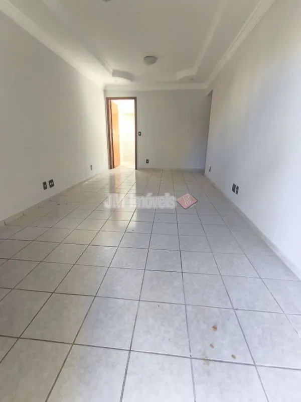 02 quartos sendo uma suite, quartos com armarios ,sala com sacada, cozinha com a...