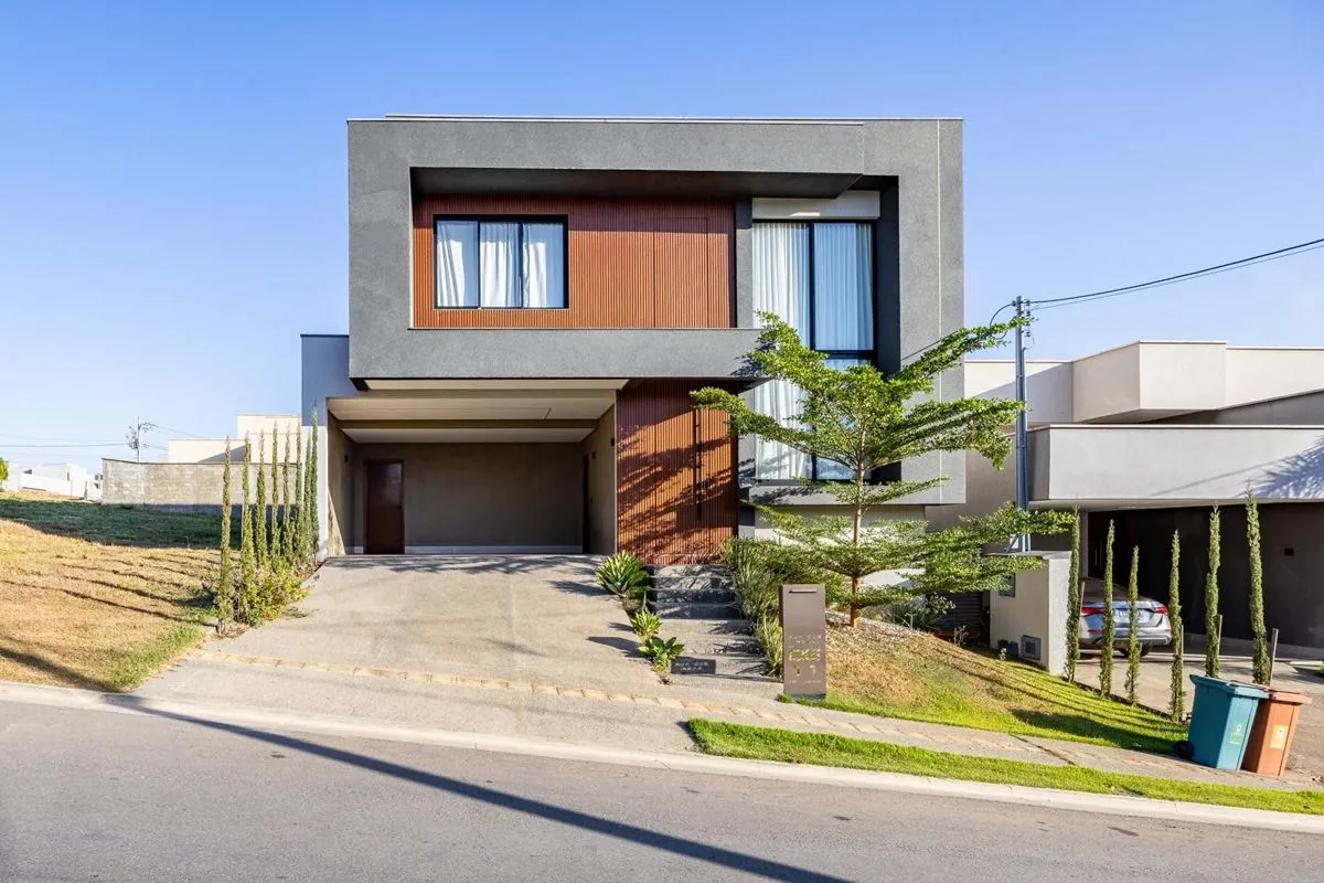 Este sobrado à venda no Jardins Bolonha tem 250 m² de área construída em um terr...