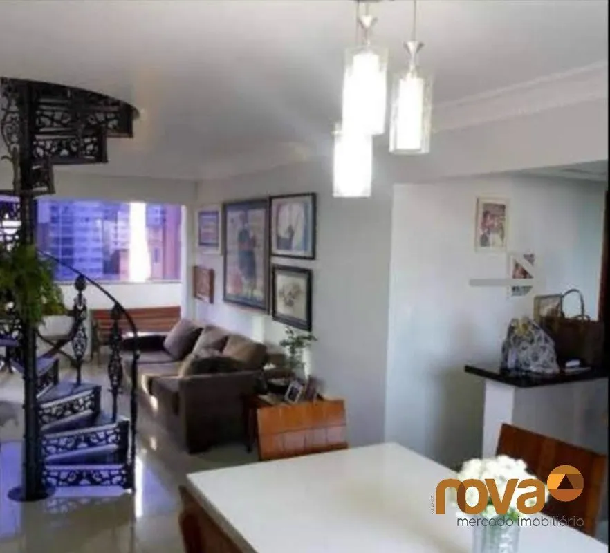 Cobertura Edifício Nazih Haje- Cobertura duplex com 140 m2 sendo:Piso inferior: ...