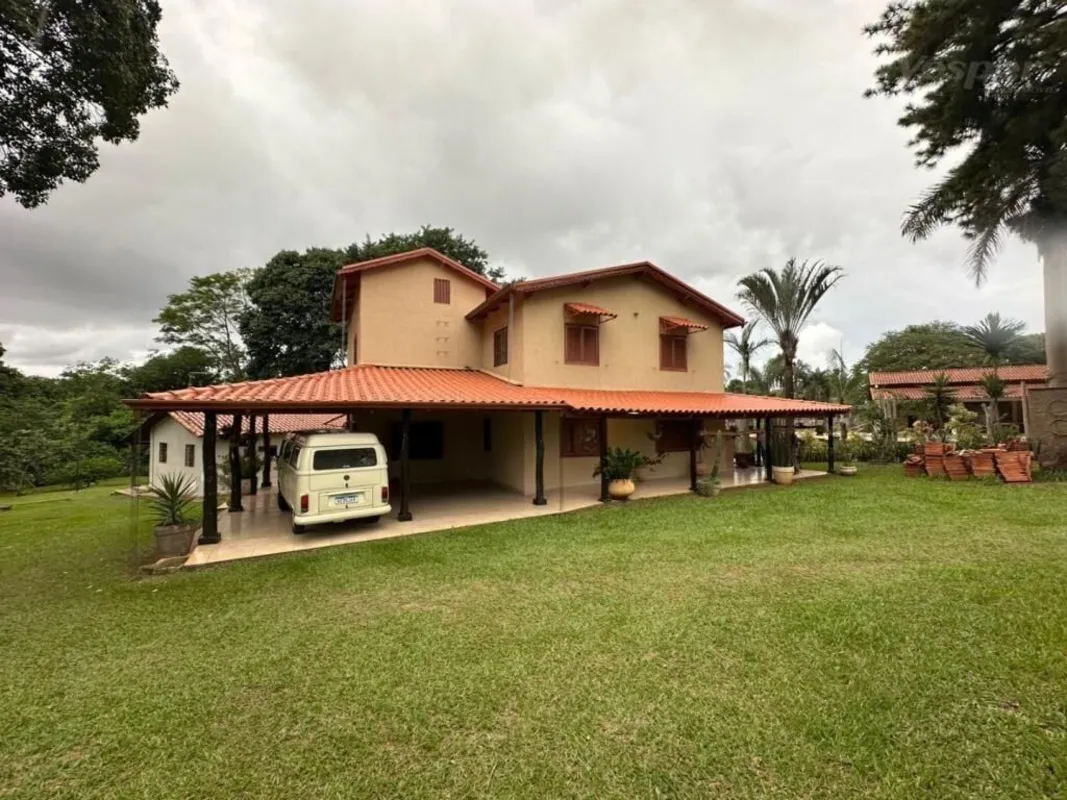Chácara composta por 3 lotes totalizando 9.025 m2 de terreno, toda murada e com ...