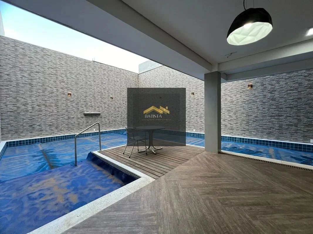 Batista Soluções Imobiliárias vende linda casa de alto padrão no Guará II, QE 50...