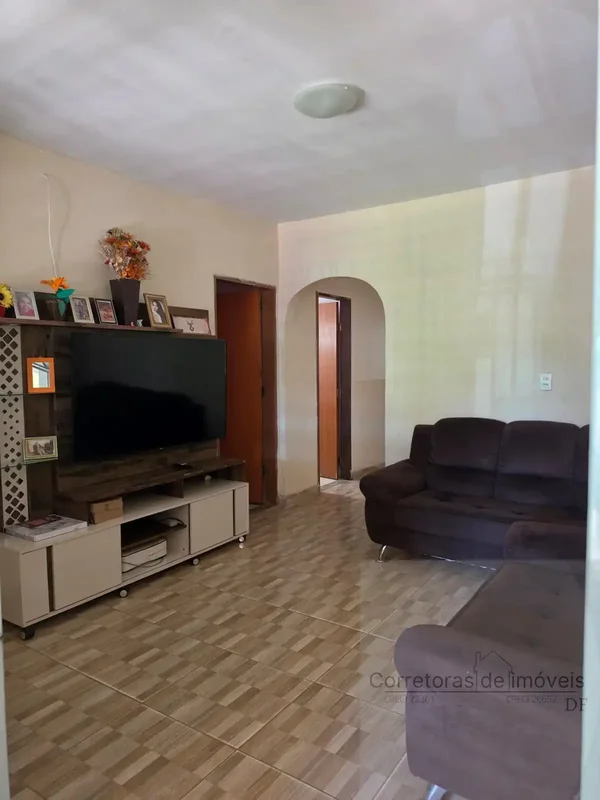 Casa de 3 quartos na QR 307 – Conjunto 5Casa com excelente localização e ótima o...