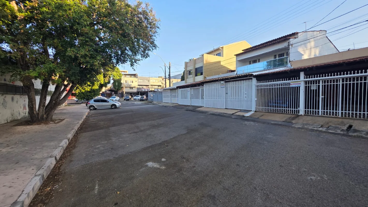 Casa a vensa no Núcleo Bandeirante R$ 850.000,0061 98249-7223 - 6 quartos ;- 1 s...