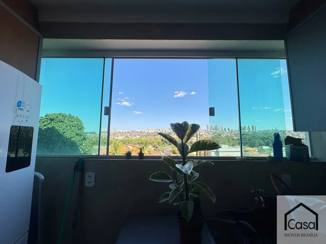 CASA IMÓVEIS VENDE- Apto no Edifício Cristal I; - Vista livre;- 3 quartos (sendo...