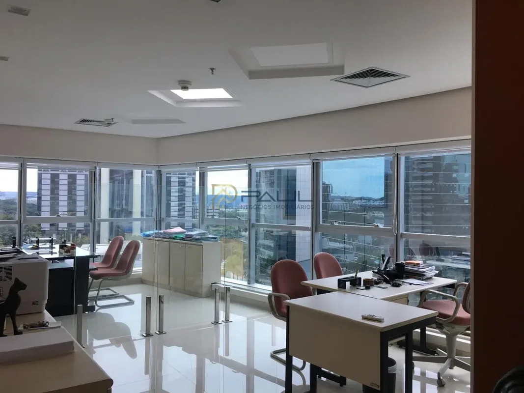 Sala Comercial Reformada no Fusion Work & Live | 36m² | Andar Alto | Nascente | ...
