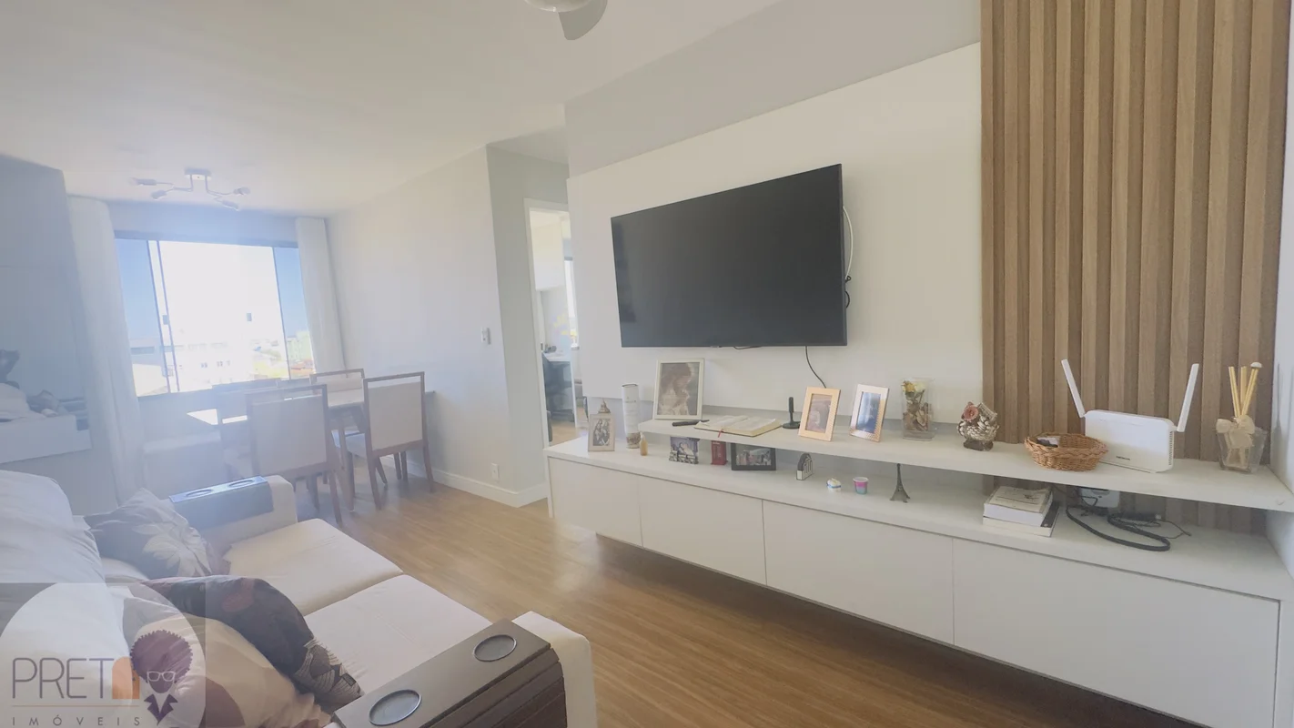 Conforto e praticidade no coração do Guara I, DF. Este apartamento mobiliado, lo...