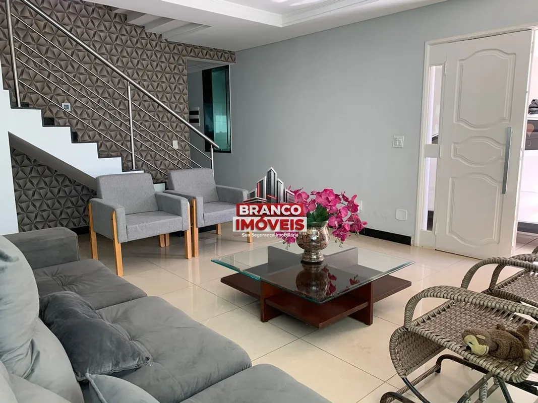 BRANCO IMÓVEIS VENDE - CASA COM 5 QUARTOS NO GUARÁ I - PRÓXIMO AO METRÔCom uma p...
