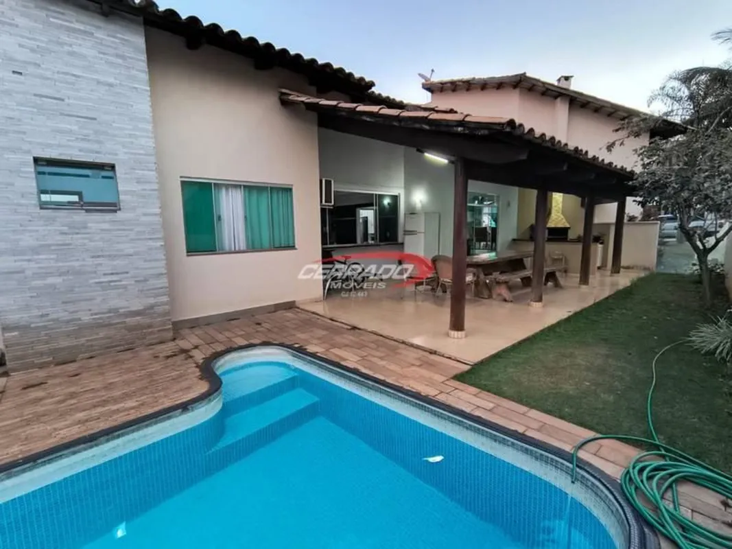 CASA 4 SUÍTES, PISCINA E VARANDA GOURMETExcelente casa térrea, com arquitetura f...