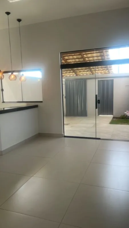 Casa com dois quartos um com suite , garagem coberta para 1 veículo, churrasquei...