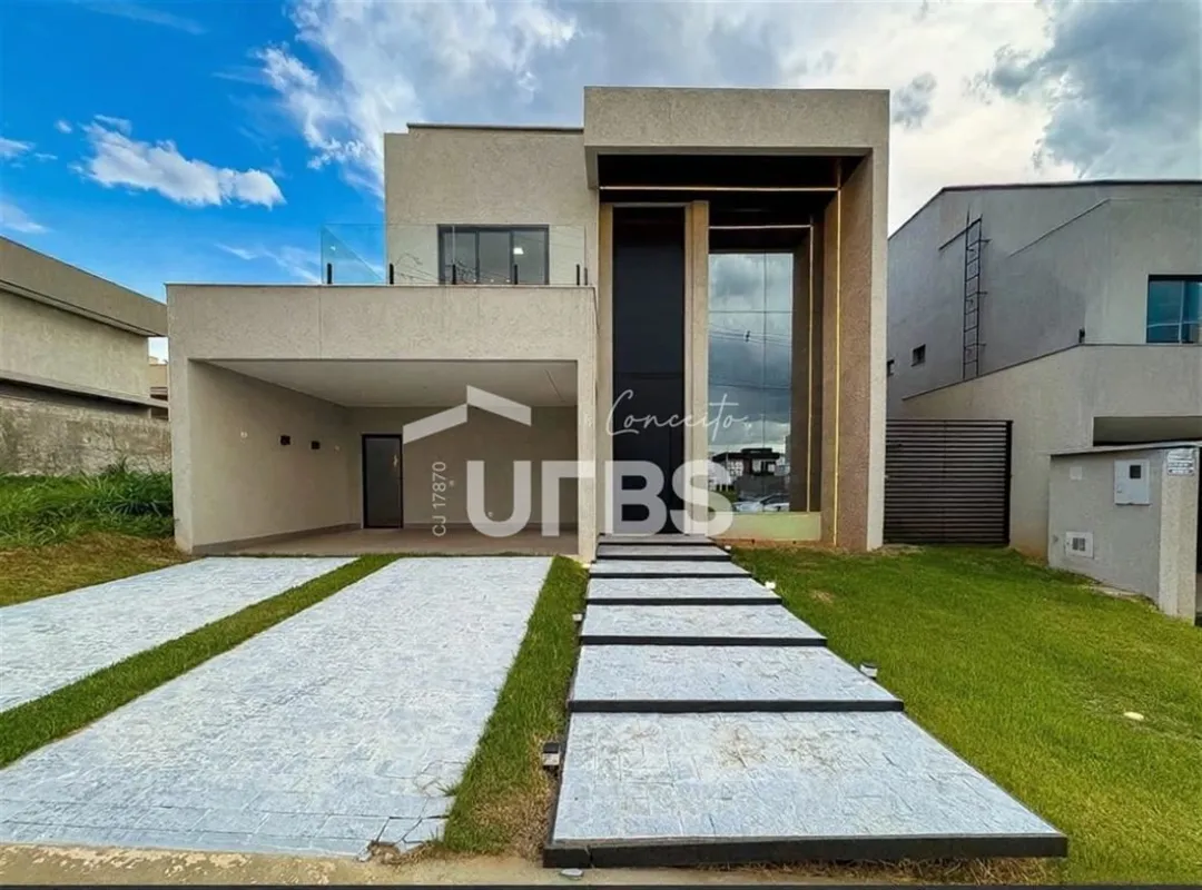 COD U-0034085 - Terreno: 300 m² Area construída: 222 m²?? 3 suítes plenas, sendo...