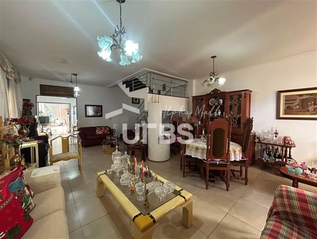 COD U-0034579 - Sobrado de rua no Jardim Vitória.Sobrado com 196m² de construção...