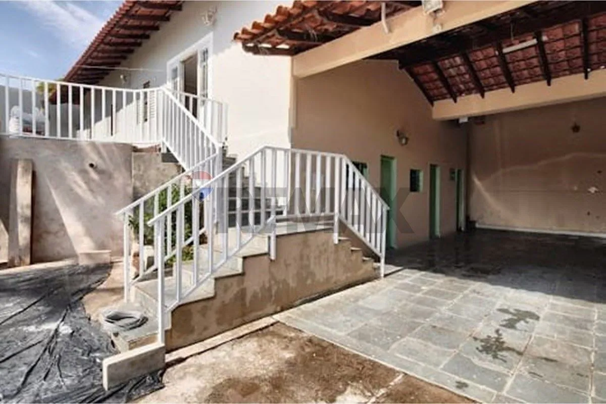 CASA TÉRREA À VENDA | ARNIQUEIRAS Estuda permuta em apto de 3 quartos em Aguas C...