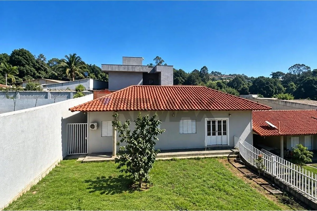 CASA TÉRREA À VENDA | ARNIQUEIRAS Estuda permuta em apto de 3 quartos em Aguas C...