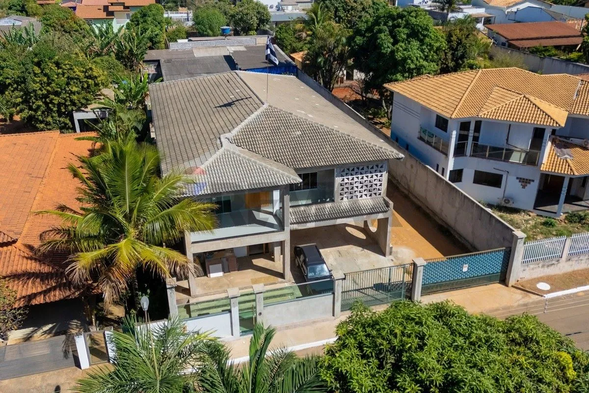 Se você busca espaço, conforto e excelente padrão de acabamento, esta casa é uma...