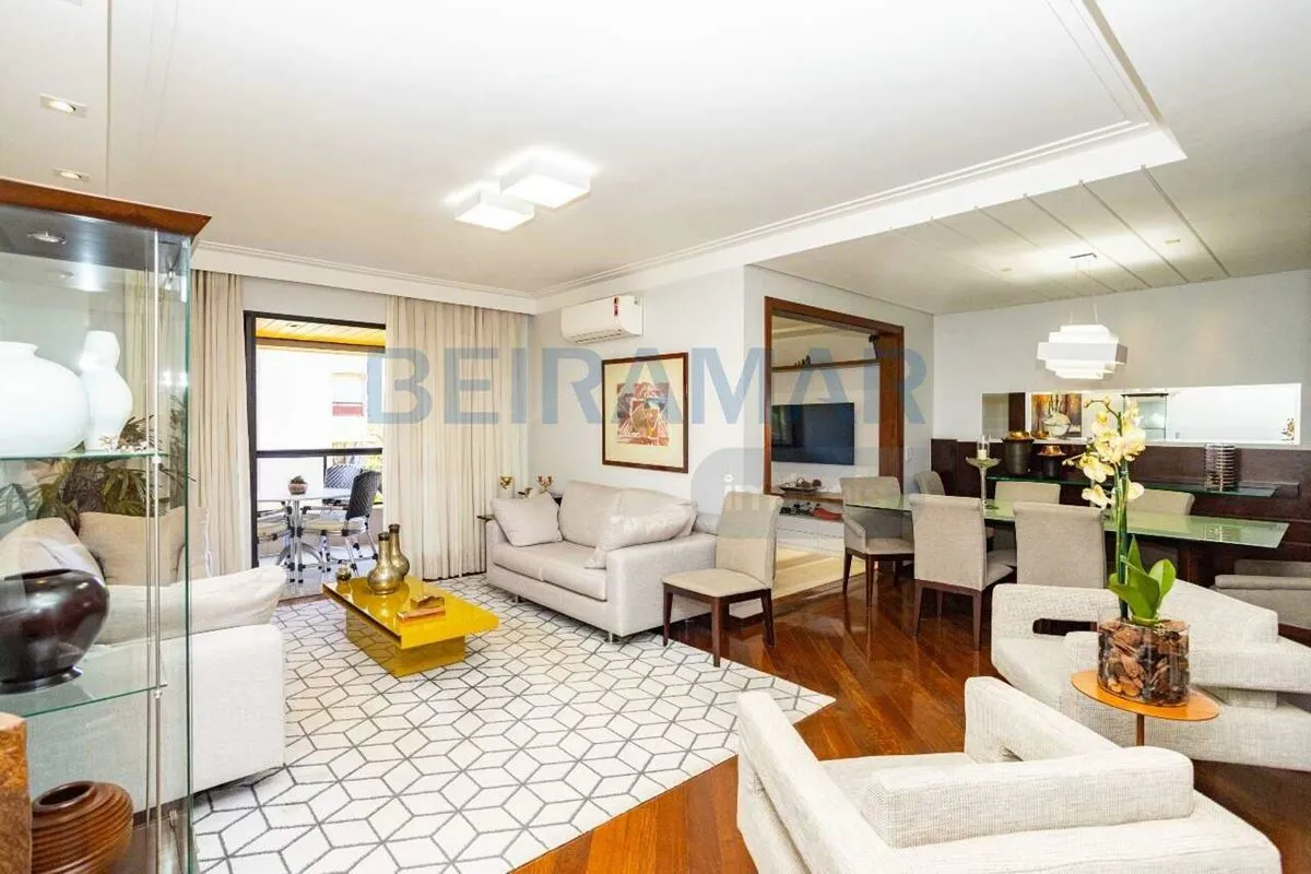 Apartamento de alto padrão, mobiliado, com ambientes amplos, bem distribuídos e ...