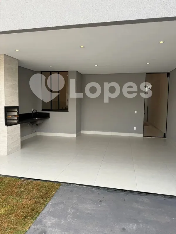 # Casa 3 Quartos à Venda – Próxima ao Buriti Shopping e Avenida Rio VerdeExcelen...