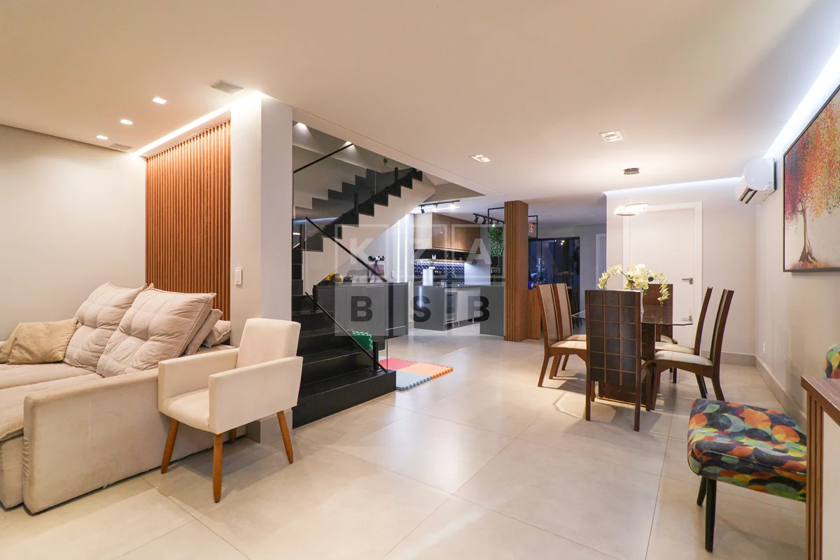 CASA REFORMADA DE ALTO PADRÃO | QI 11 – GUARÁCasa ampla, moderna e completamente...